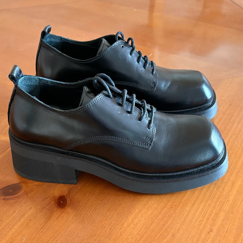 🦋SPRING SALE🦋 Zigi Eva Black Leather Platform Shoes